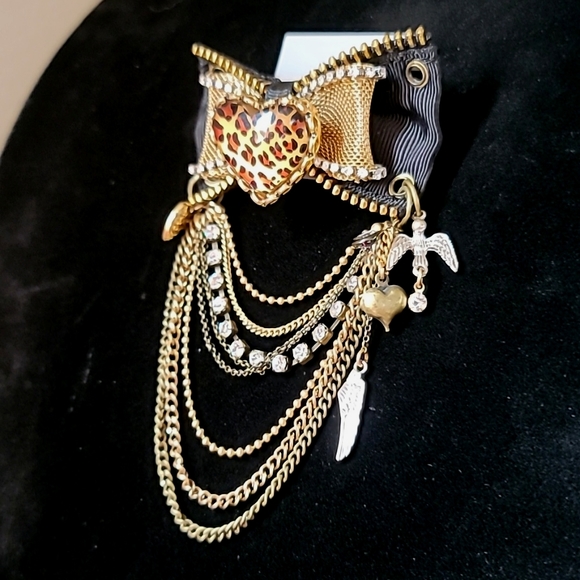 Vintage BETSEY JOHNSON Leaping Leopards Collection Bow Heart Swag Brooch. - Picture 3 of 9